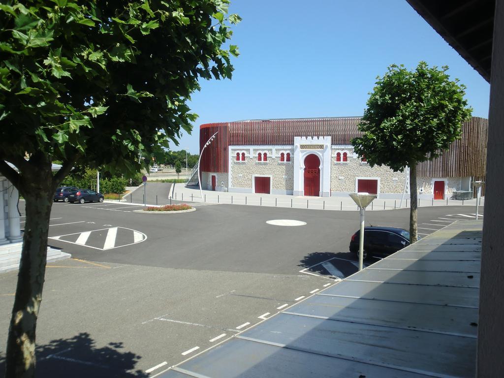 Hotel Bar Des Arenes Pontonx-sur-l'Adour ภายนอก รูปภาพ